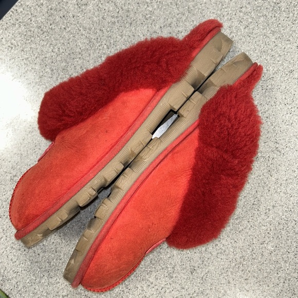 UGG Sz 9 ribbon, red coquette slippers, preowned pre-loved lots of life left - Picture 7 of 11